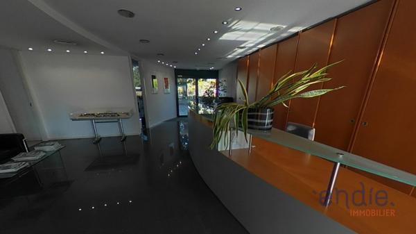 BUREAUX À LOUER – WITTENHEIM – ESPACE PROFESSIONNEL AVEC 2 GARAGES