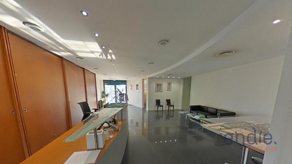 BUREAUX À LOUER – WITTENHEIM – ESPACE PROFESSIONNEL AVEC 2 GARAGES