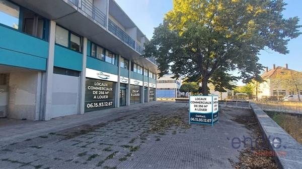 BUREAUX À LOUER – WITTENHEIM – ESPACE PROFESSIONNEL AVEC 2 GARAGES