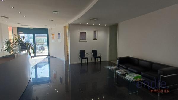 BUREAUX À LOUER – WITTENHEIM – ESPACE PROFESSIONNEL AVEC 2 GARAGES