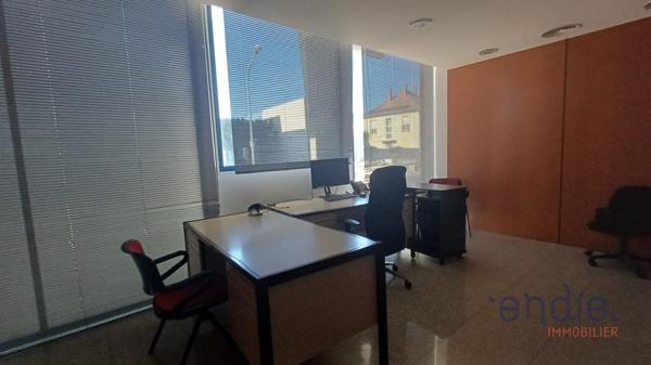 BUREAUX À LOUER – WITTENHEIM – ESPACE PROFESSIONNEL AVEC 2 GARAGES
