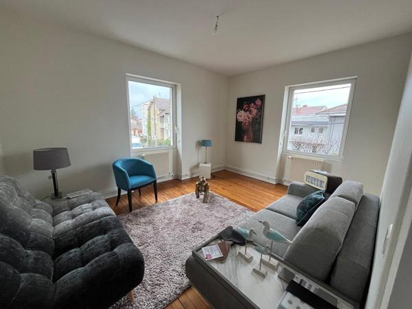 Ensemble immobilier mixte - appartement et locaux commerciaux