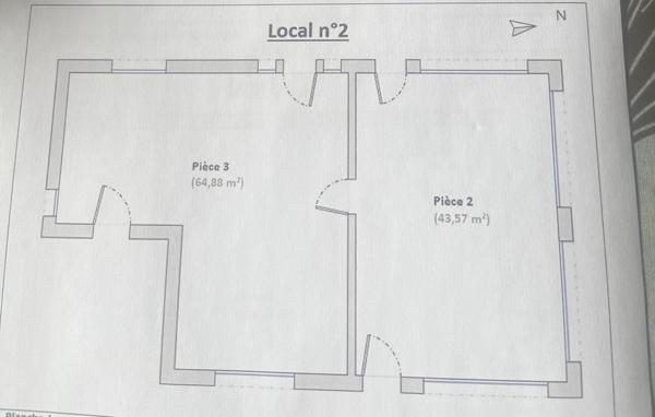 Ensemble immobilier mixte - appartement et locaux commerciaux