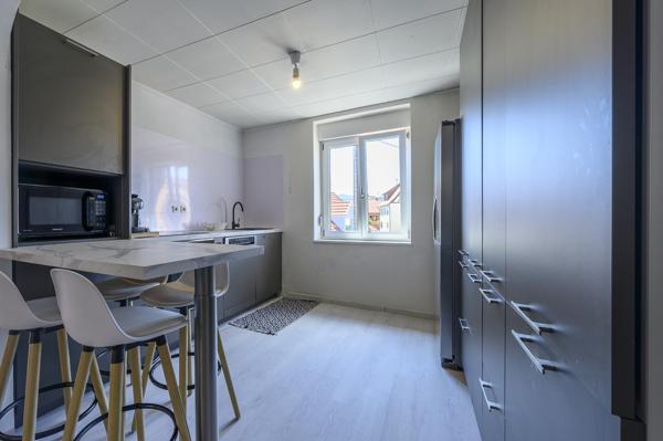 Maison centre ville avec beau potentiel garages et dépendances