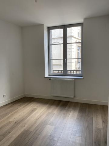 Appartement
         4 pièces
        - 92 m² 138 000 € *