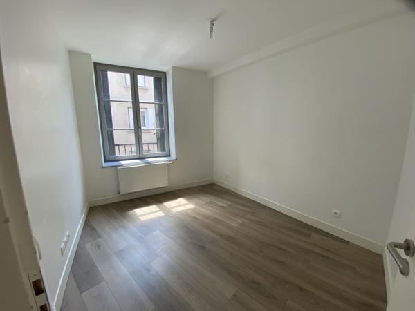 Appartement
         4 pièces
        - 92 m² 138 000 € *