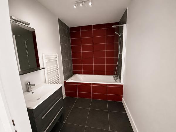Appartement
         4 pièces
        - 92 m² 138 000 € *