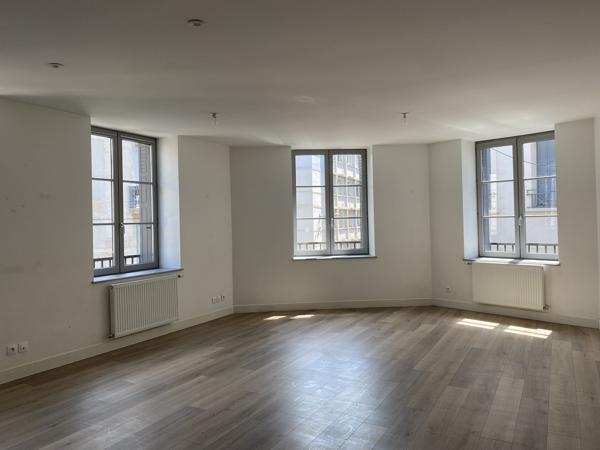 Appartement
         4 pièces
        - 92 m² 138 000 € *