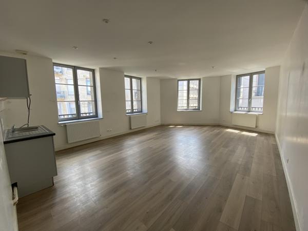 Appartement
         4 pièces
        - 92 m² 138 000 € *