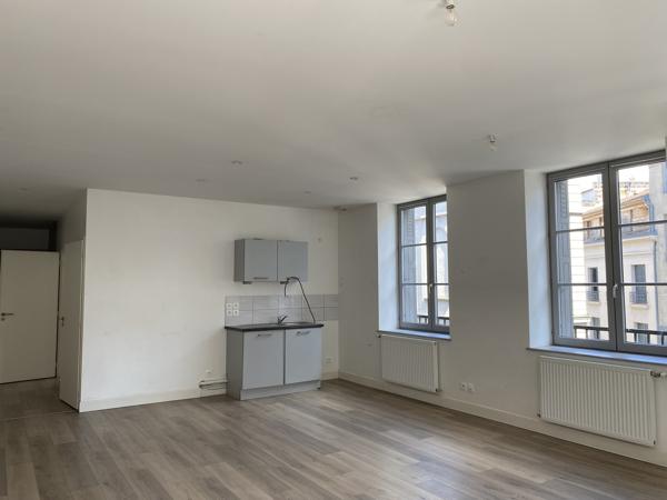 Appartement
         4 pièces
        - 92 m² 138 000 € *