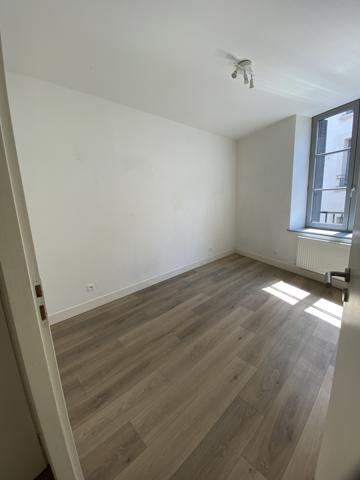 Appartement
         4 pièces
        - 92 m² 138 000 € *