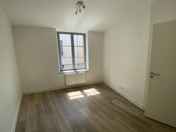 Appartement
         4 pièces
        - 92 m² 138 000 € *