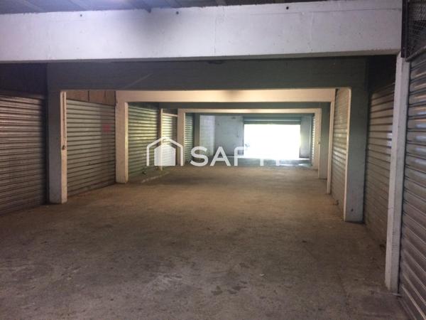 A VENDRE MARSEILLE 11ème  DEUX  GRANDS GARAGES LOUES