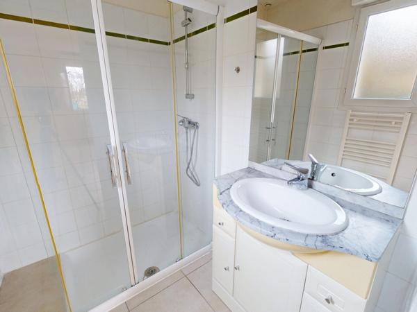 Maison de 2010 Type 6 sur Sous Sol , 4 chambres