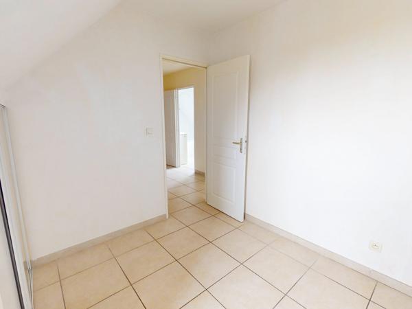 Maison de 2010 Type 6 sur Sous Sol , 4 chambres