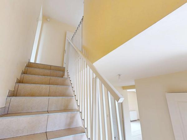 Maison de 2010 Type 6 sur Sous Sol , 4 chambres