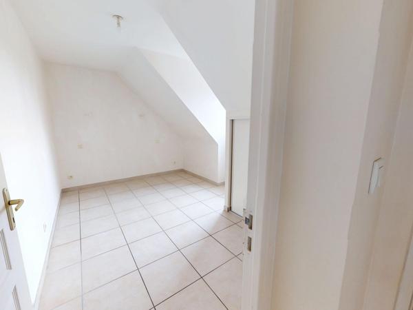 Maison de 2010 Type 6 sur Sous Sol , 4 chambres