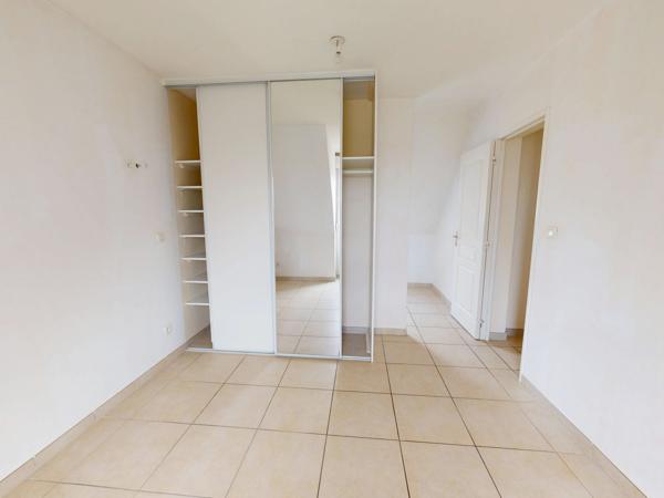 Maison de 2010 Type 6 sur Sous Sol , 4 chambres