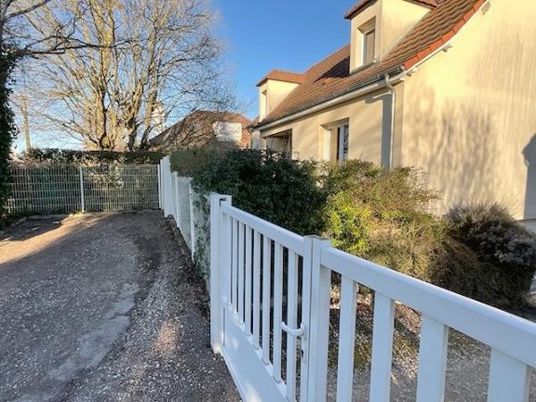 Maison de 2010 Type 6 sur Sous Sol , 4 chambres