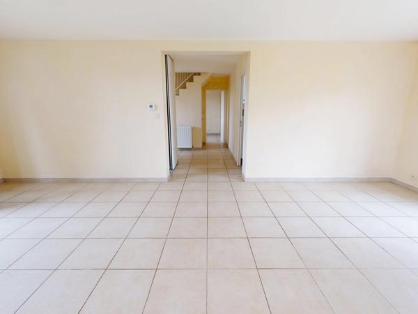 Maison de 2010 Type 6 sur Sous Sol , 4 chambres