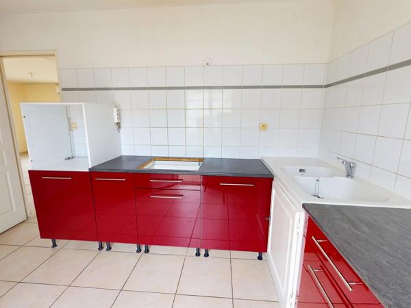 Maison de 2010 Type 6 sur Sous Sol , 4 chambres