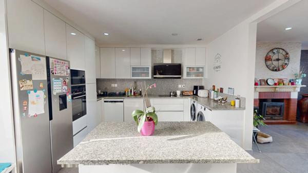 Maison T5 rénovée 4 chambres Terrain 1615 m²