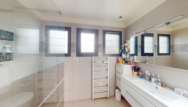 Maison T5 rénovée 4 chambres Terrain 1615 m²