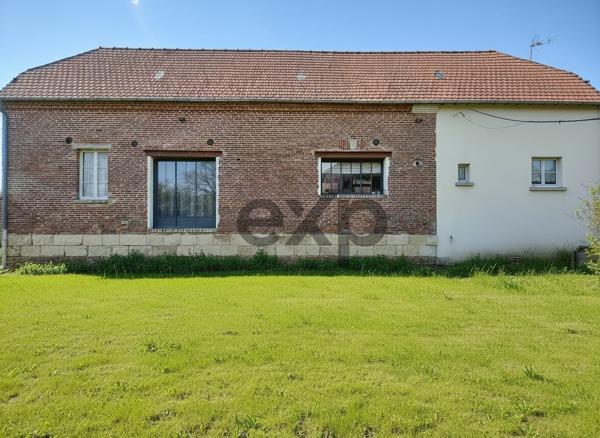 Ancien corps de ferme rénové avec dépendances