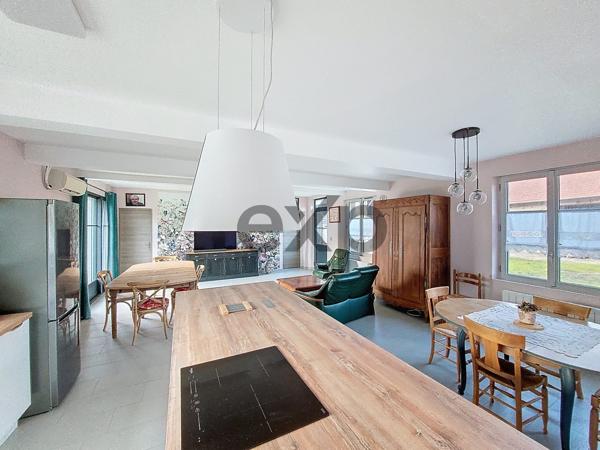 Ancien corps de ferme rénové avec dépendances