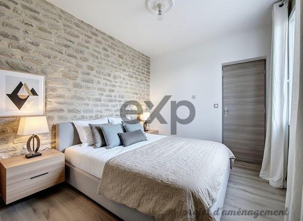 Ancien corps de ferme rénové avec dépendances