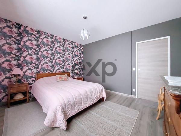 Ancien corps de ferme rénové avec dépendances