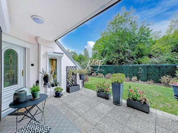 appartement de plain pied avec un grand jardin