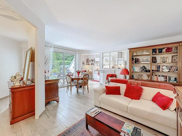 appartement de plain pied avec un grand jardin