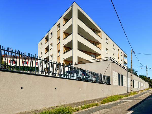 Trévoux (01600) Appartement T3 récent, Ascenseur Climatisé avec balcon et Parking à Trévoux - Bord de Saône