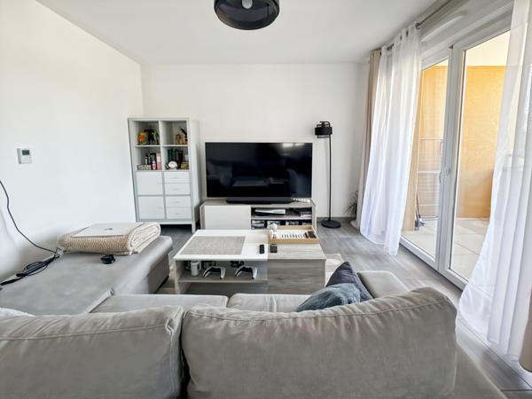 Trévoux (01600) Appartement T3 récent, Ascenseur Climatisé avec balcon et Parking à Trévoux - Bord de Saône