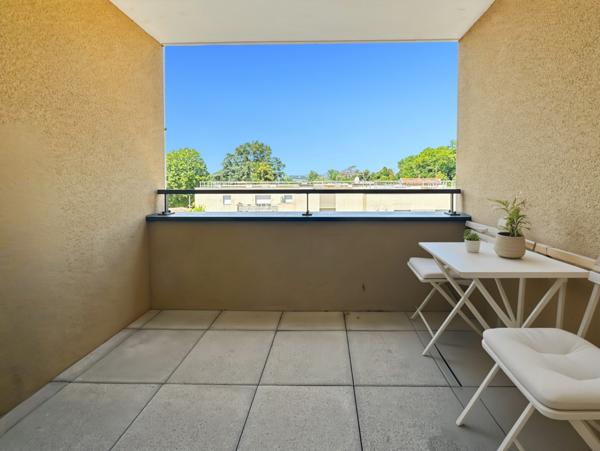 Trévoux (01600) Appartement T3 récent, Ascenseur Climatisé avec balcon et Parking à Trévoux - Bord de Saône