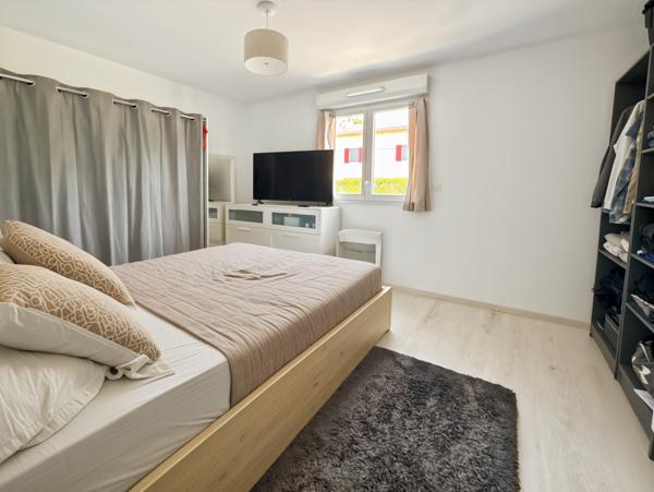 Trévoux (01600) Appartement T3 récent, Ascenseur Climatisé avec balcon et Parking à Trévoux - Bord de Saône