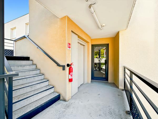 Trévoux (01600) Appartement T3 récent, Ascenseur Climatisé avec balcon et Parking à Trévoux - Bord de Saône