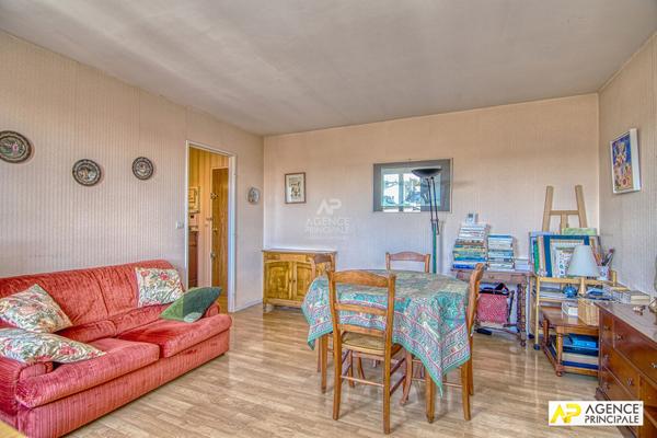 Versailles Notre-Dame Appartement 2 pièces 41m² situé au 5ème et dernier étage avec ascenseur 349 000 € ** - Référence 25473