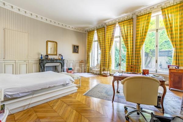 Appartement bourgeois 260 m² avec terrasse et jardin à vendre 6 pièces REIMS (51)