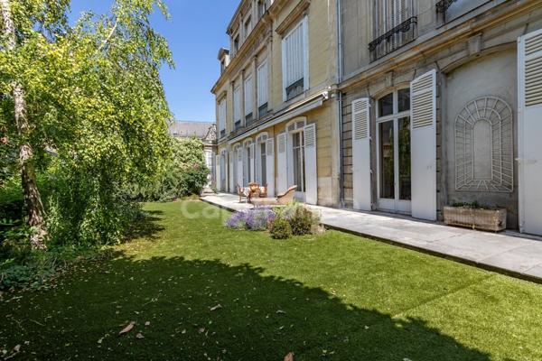 Appartement bourgeois 260 m² avec terrasse et jardin à vendre 6 pièces REIMS (51)