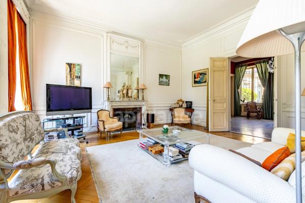 Appartement bourgeois 260 m² avec terrasse et jardin à vendre 6 pièces REIMS (51)