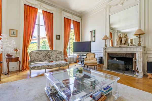 Appartement bourgeois 260 m² avec terrasse et jardin à vendre 6 pièces REIMS (51)
