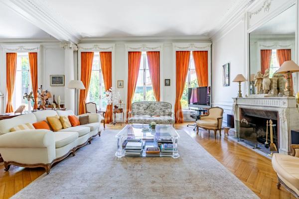 Appartement bourgeois 260 m² avec terrasse et jardin à vendre 6 pièces REIMS (51)