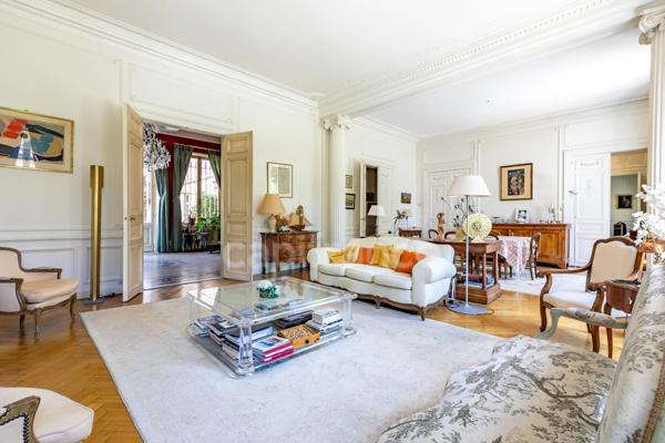 Appartement bourgeois 260 m² avec terrasse et jardin à vendre 6 pièces REIMS (51)