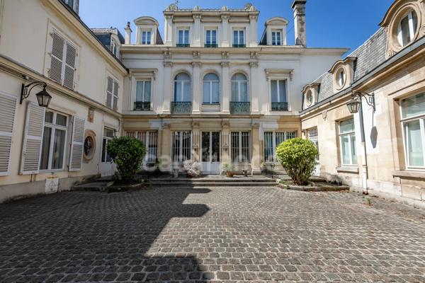 Appartement bourgeois 260 m² avec terrasse et jardin à vendre 6 pièces REIMS (51)