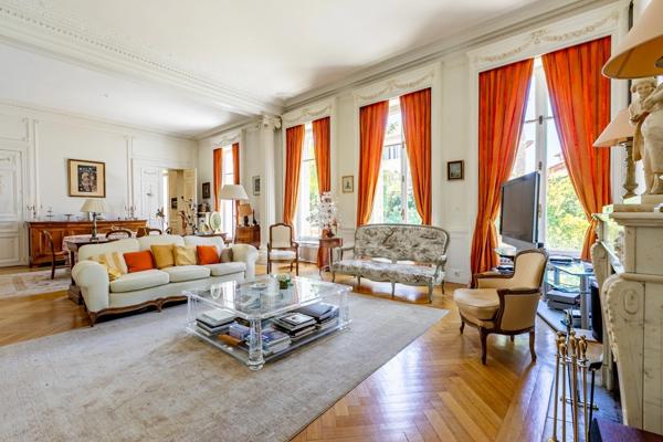 Appartement bourgeois 260 m² avec terrasse et jardin à vendre 6 pièces REIMS (51)