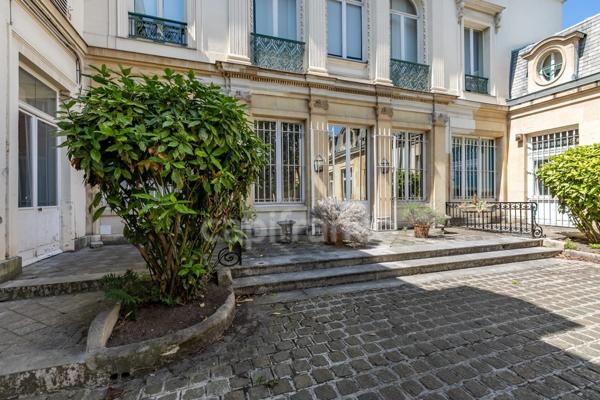Appartement bourgeois 260 m² avec terrasse et jardin à vendre 6 pièces REIMS (51)