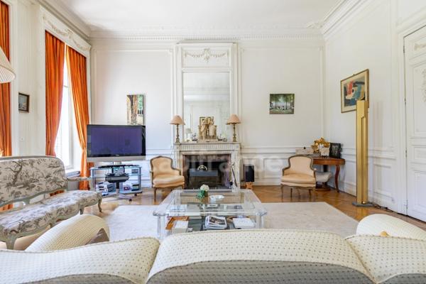 Appartement bourgeois 260 m² avec terrasse et jardin à vendre 6 pièces REIMS (51)