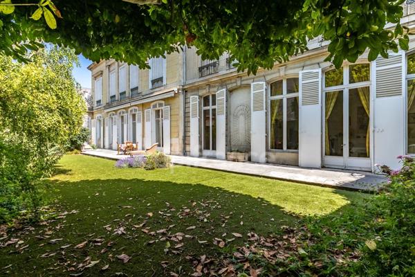 Appartement bourgeois 260 m² avec terrasse et jardin à vendre 6 pièces REIMS (51)